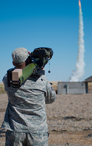 Illustration for article titled This Shoulder Mounted Sim Trains Pilots To Evade Surface-To-Air Missiles